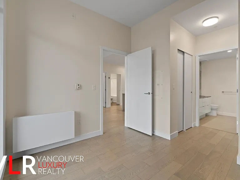 6733 Cambie St #303 — Photo 12