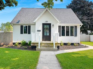 314 Buchanan St, Algoma, WI 54201