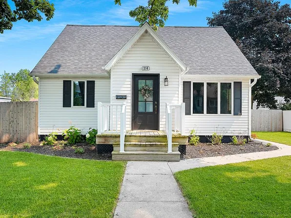 314 Buchanan St, Algoma, WI 54201
