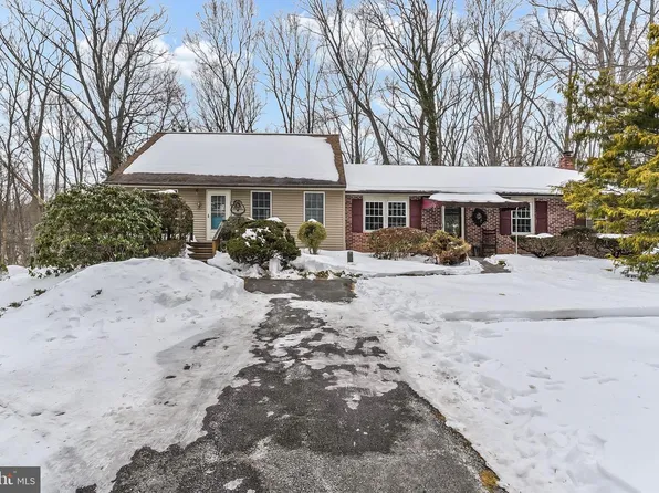 7 Dogwood Dell Dr, Coatesville, PA 19320