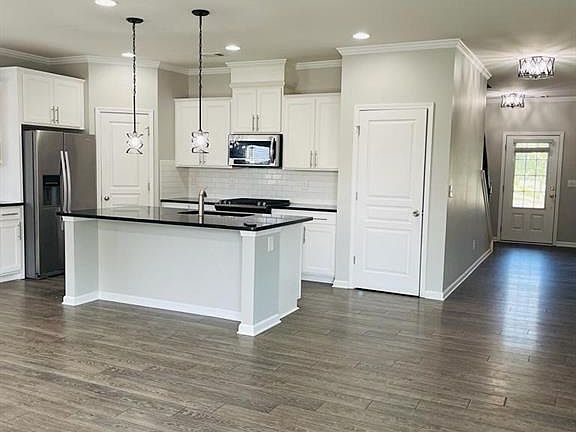 3rd image of 411 Timberleaf Rd