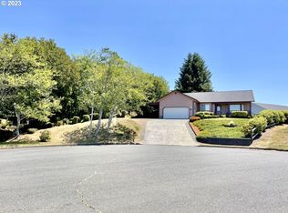 835 Lisa Pl, Coos Bay, OR