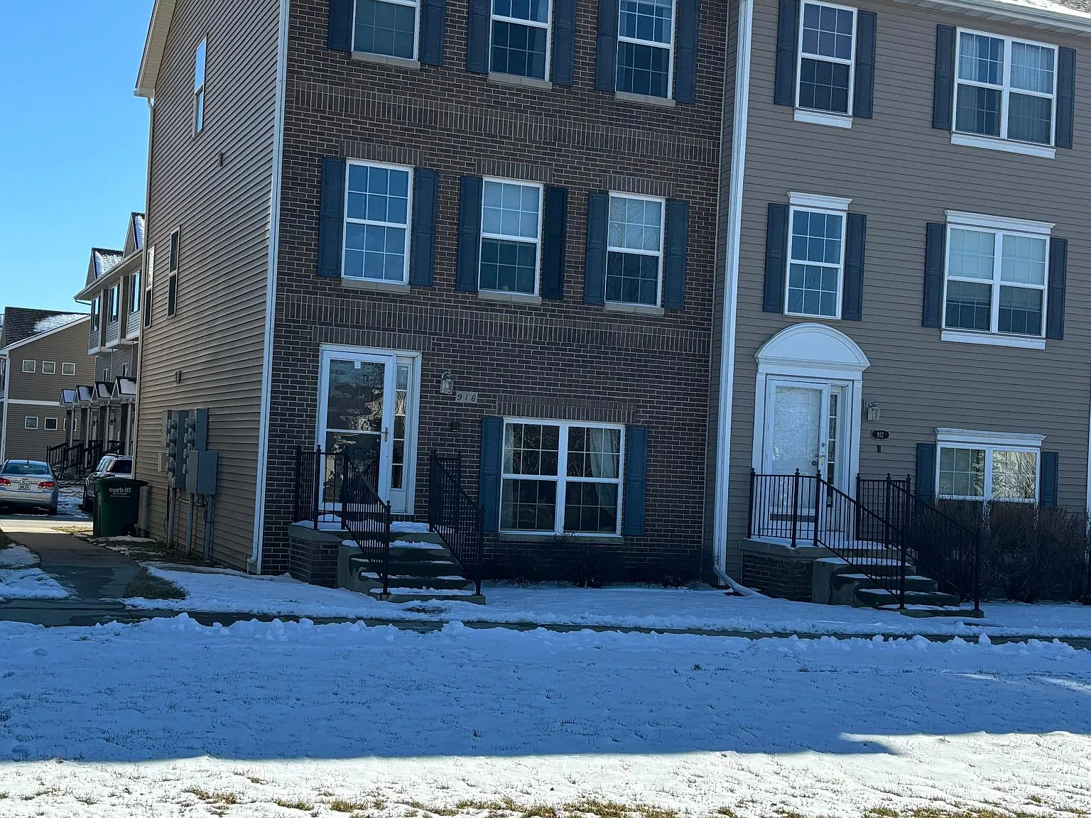 3 bed, 2.5 bath, 1520 sqft, $1,750 — Photo 1