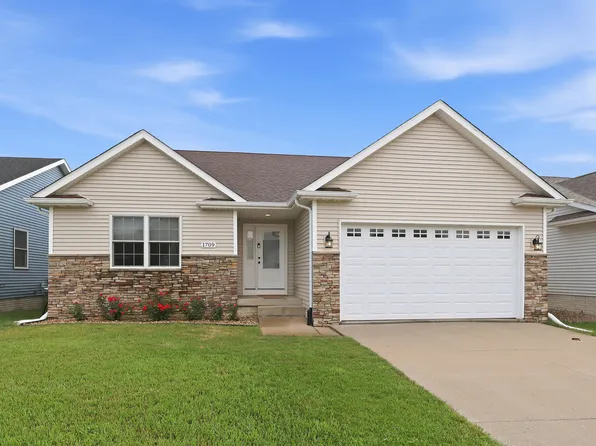 1709 Nicole Ct, Davenport, IA 52807