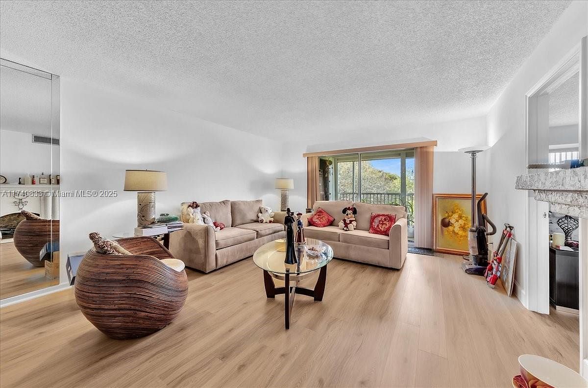 500 SW 130th Ter APT 407A