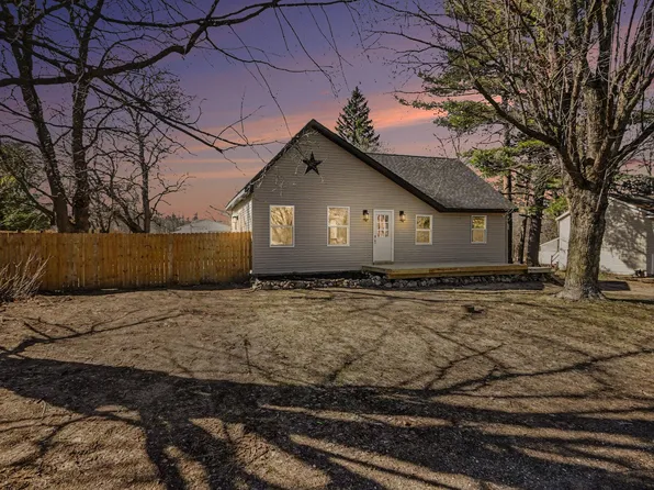 420 Pine St, Howard City, MI 49329