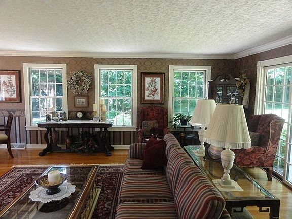 4th image of 132 Cougar Ln