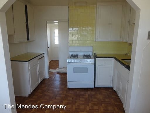 4th image of 925 Hoover Ave