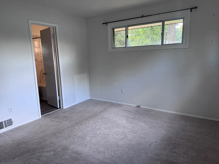 4431 Roundhill Rd — Photo 10