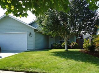 1228 Sun Glo Dr, Grants Pass, OR 97527