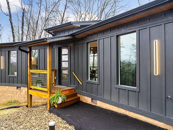 2nd image of 1079 Pleasure Rd