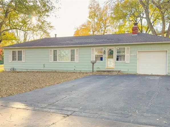 13520 Cypress Ave, Grandview, MO 64030