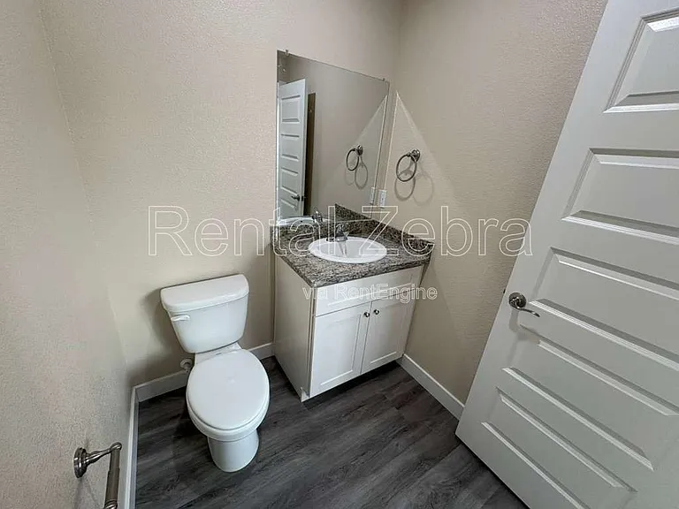 1307 Hermosa Dr — Photo 15