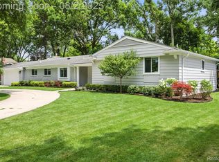 3770 Eastbourne Dr, Troy, MI