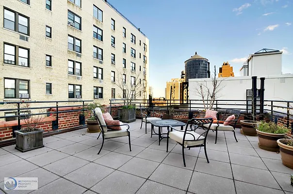 Sold by Metropolitan Property Group | media 7