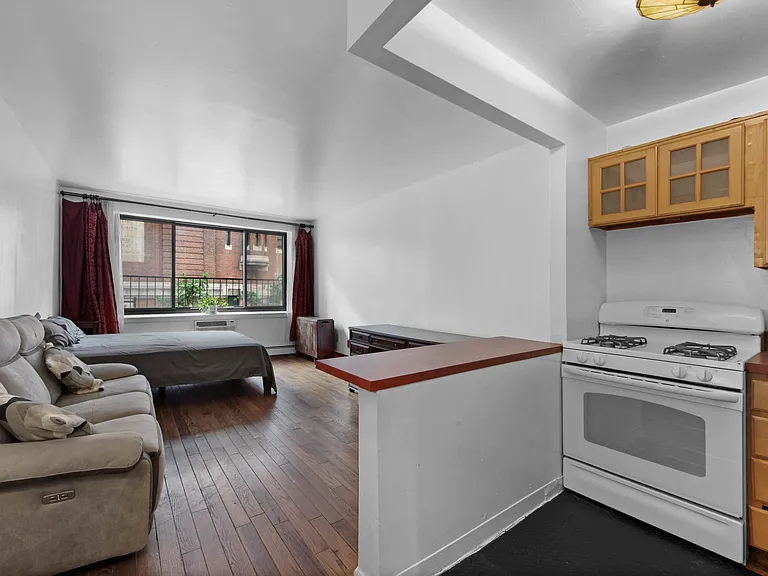 61 Lexington Ave #2C — Photo 1