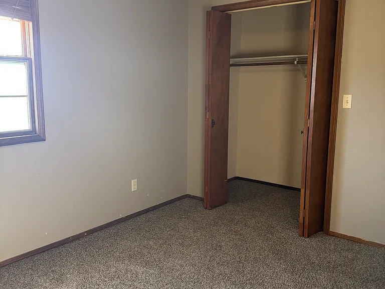 1319 Anthony Dr — Photo 5