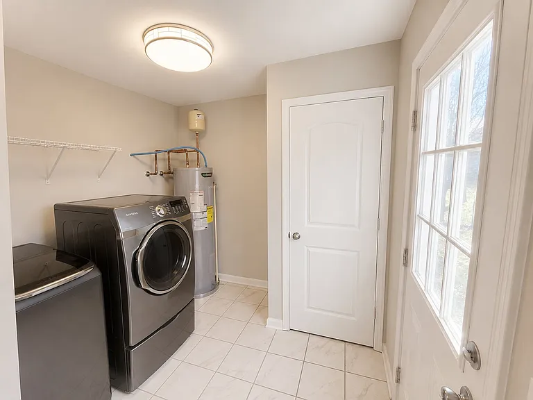 355 N Harris Rd — Photo 6