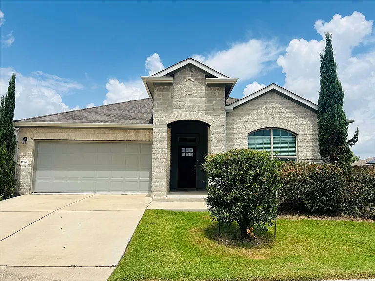 16901 Aventura Ave — Photo 2