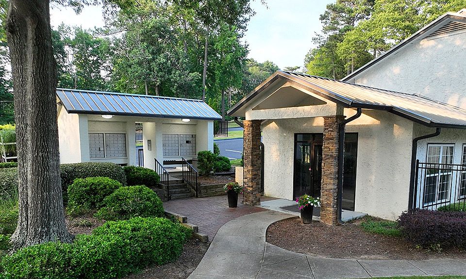 1st image of 1800 Windridge Dr #203