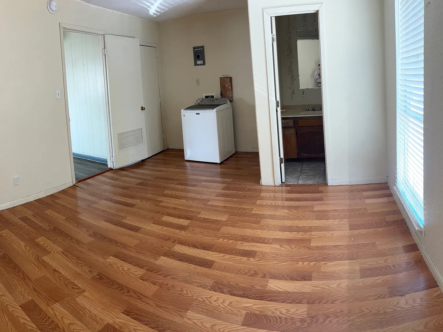 4209 Broadway Ave — Photo 4