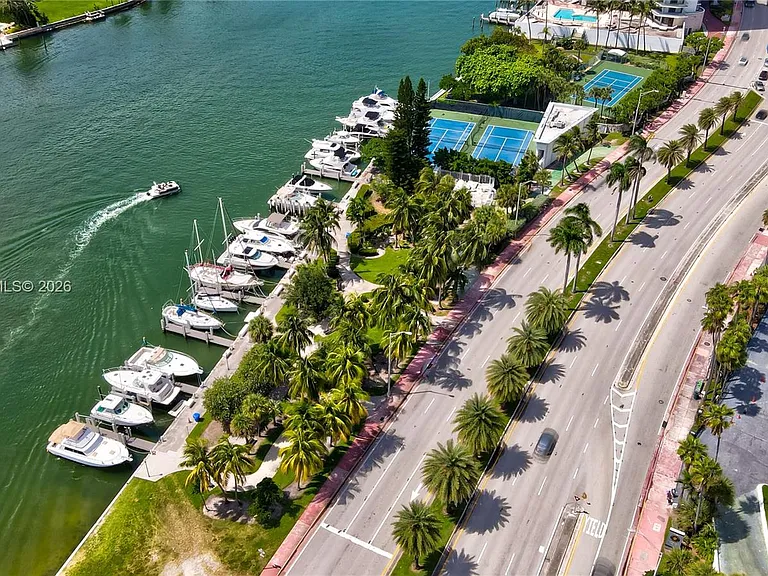 5401 Collins Ave #928 — Photo 41
