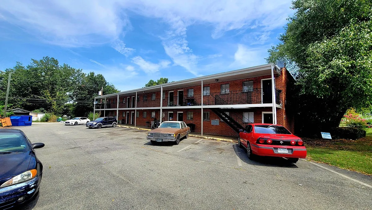 Building Photo - 1822 Williamsburg Rd #9