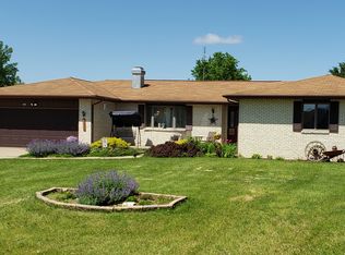 2252 Crossland St, Dixon, IL 61021