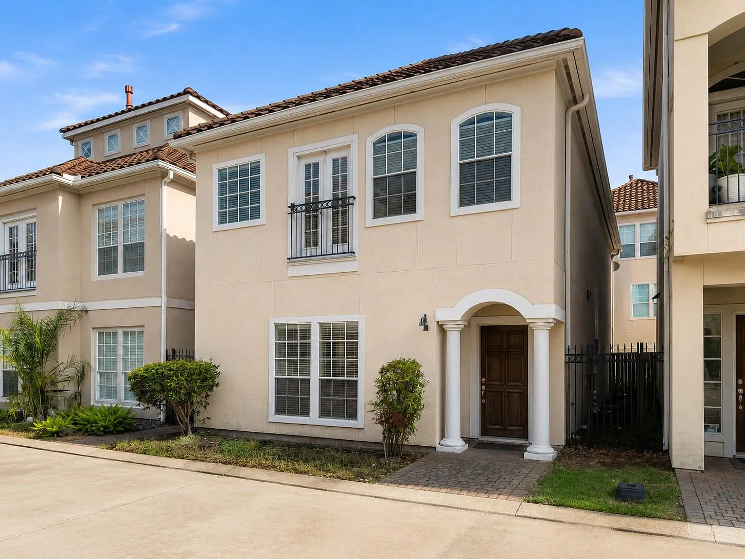 3 bed, 2.5 bath, 1896 sqft, $2,200 — Photo 4