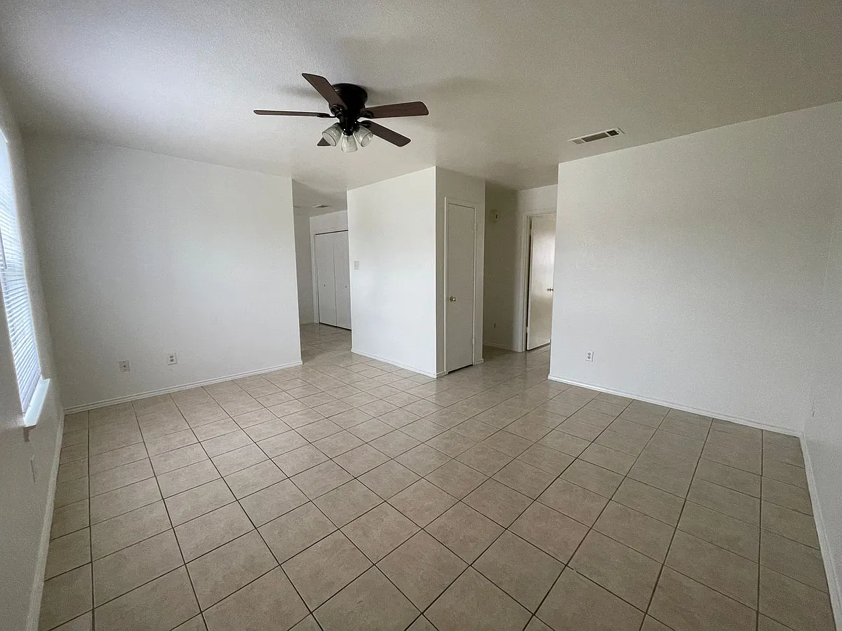 Building Photo - 1712 Benttree Dr