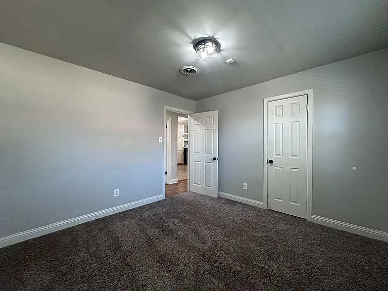 5315 23rd St — Photo 9