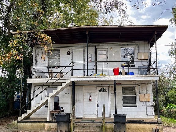2nd image of 833 Floral St