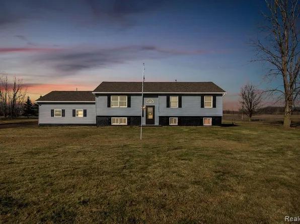 11432 Cook Rd, Gaines, MI 48436