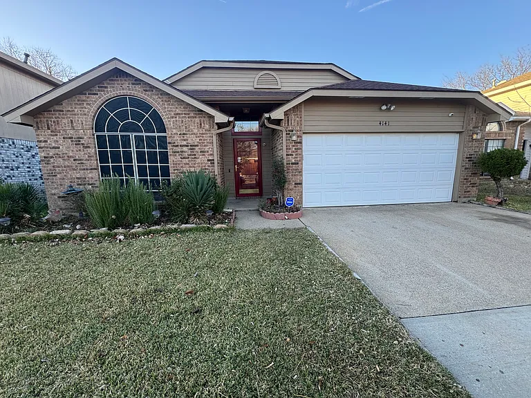 4141 Stinwick Ln — Photo 2