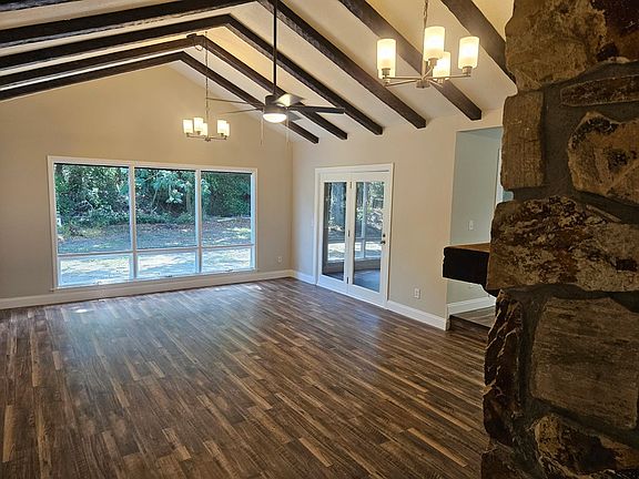5th image of 1310 Woodland Way