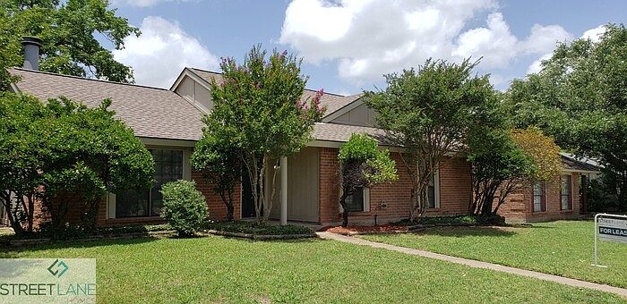 2nd image of 505 Scarlet Oak St