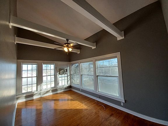 4th image of 124 W Mistletoe Ave #4