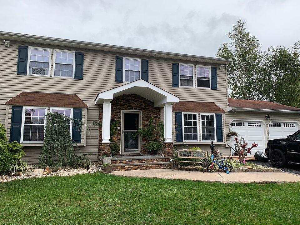 1st image of 33 Apple Blossom Ln