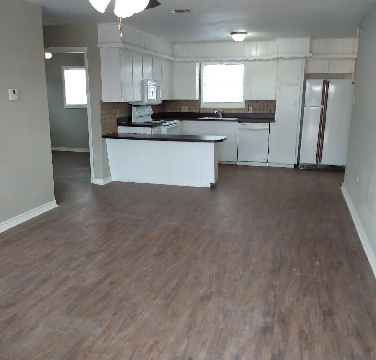 2 bed, 850 sqft, $1,045 — Photo 2