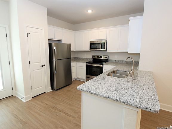 5th image of 10310 Lynwood Village