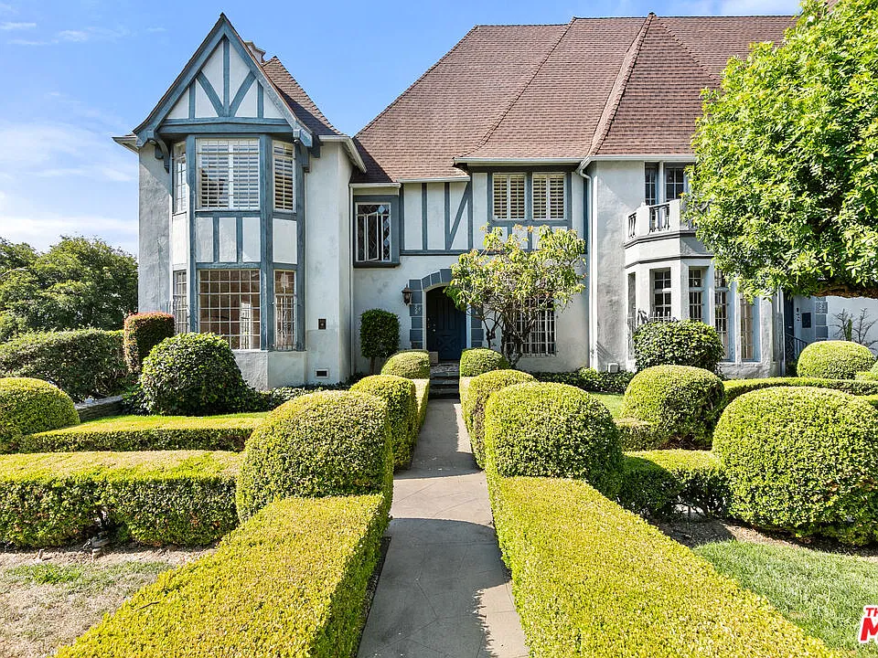 918 1/2 S Serrano Ave