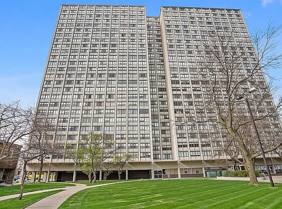 2nd image of 4800 S Lake Park Ave #1109