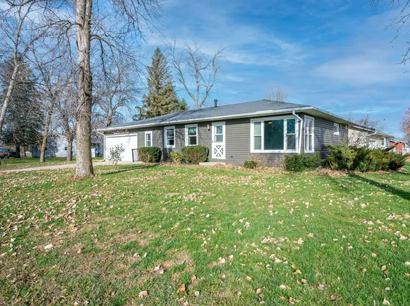 22 Circle Dr W, Welcome, MN 56181