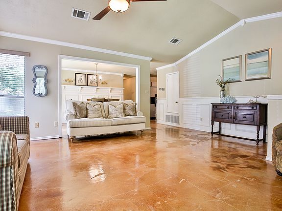 5th image of 13923 Laurel Hollow Dr