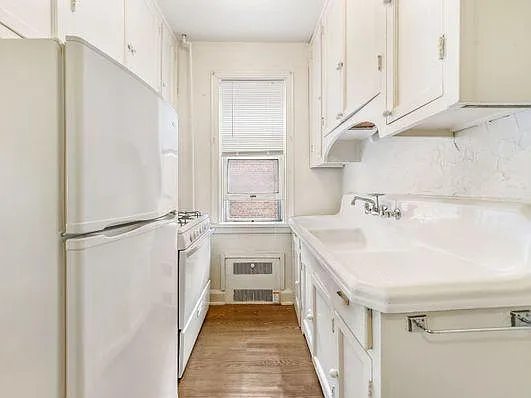 5556 Covode St #1 — Photo 9