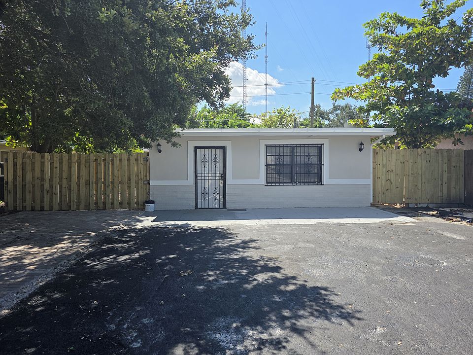 1st image of 6104 SW 40th St #1