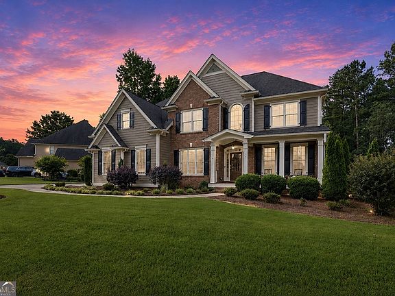 3rd image of 227 Oakwind Point