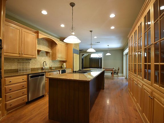 5th image of 110 Penny Ln