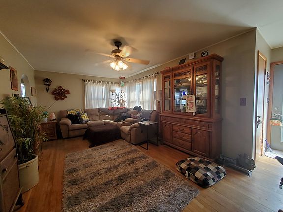 3rd image of 1218 Grand St