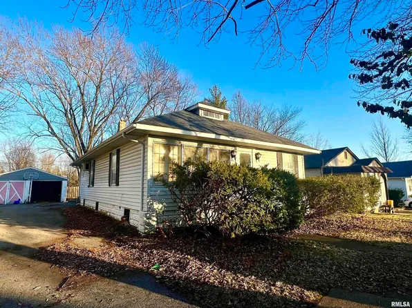 212 S 8th St, Herrin, IL 62948